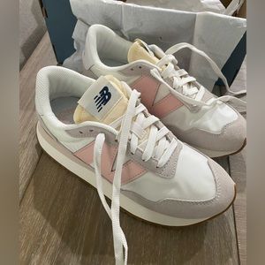 New Balance Women's 237 Shoes